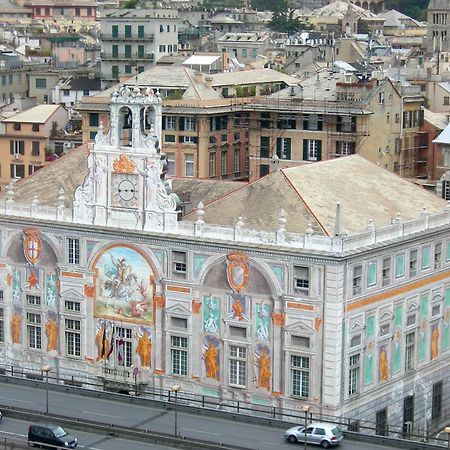 Dalla Laretta Di Fronte All Acquario Di Genova Exterior photo